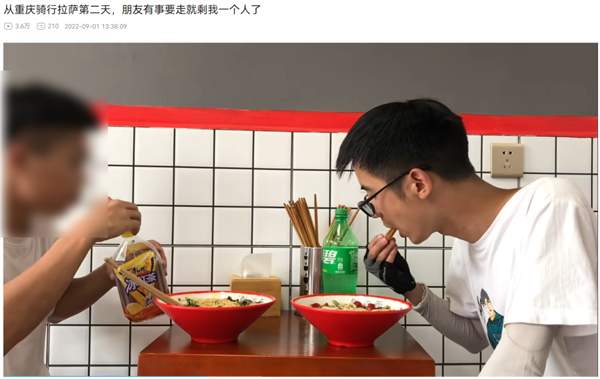 靠着一人一狗一单车:这哥们在B站上疯涨10万粉丝