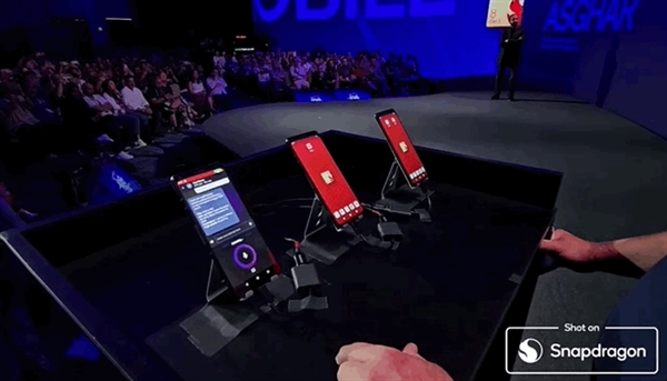 掰开安卓手机 满屏都是三个字:大模型