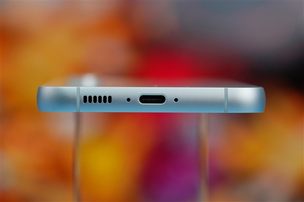 简约小直屏！三星Galaxy S23 FE晴云白图赏