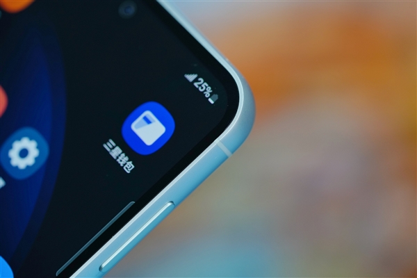 简约小直屏！三星Galaxy S23 FE晴云白图赏