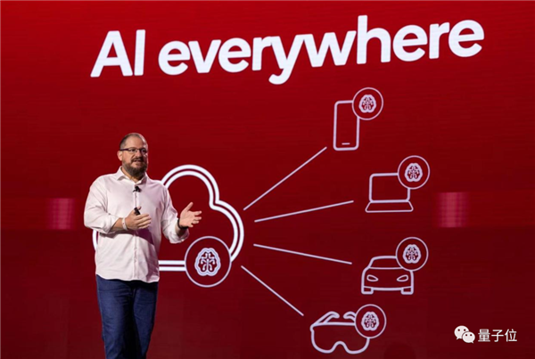 掰开安卓手机 满屏都是三个字:大模型