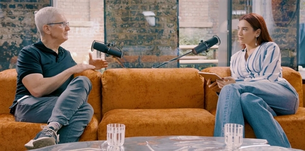 库克首次接受啪姐采访：公开谈同性恋 罕见爆料私生活