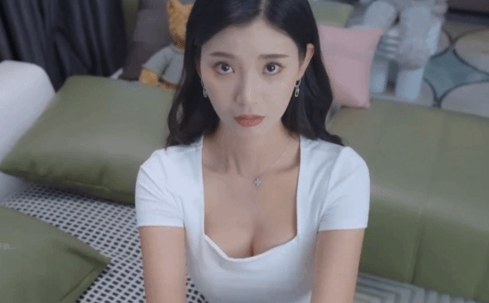 《完蛋！我被美女包围了！》引海外大主播关注：千万粉主播直播玩