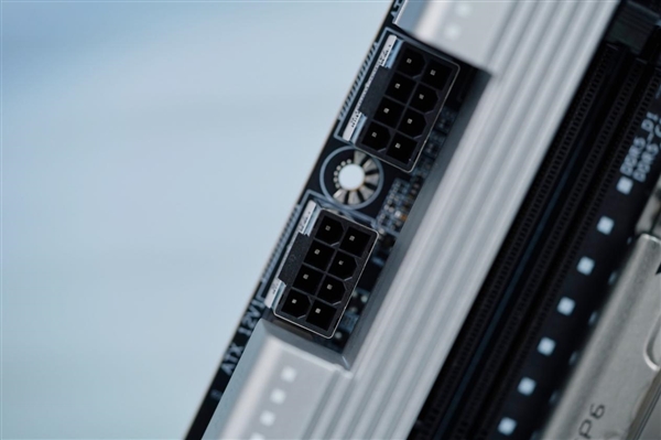 支持AMD锐龙线程撕裂者7000！技嘉TRX50 AERO D主板图赏