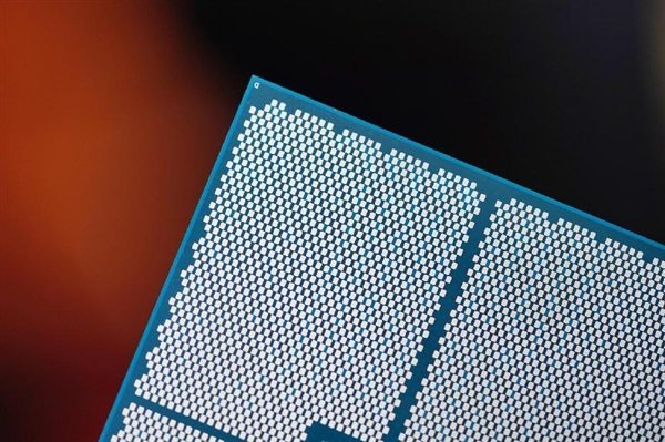 64核128线程！AMD锐龙7980X处理器图赏