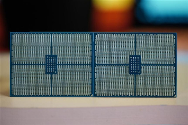 32核64线程！AMD锐龙7970X处理器图赏