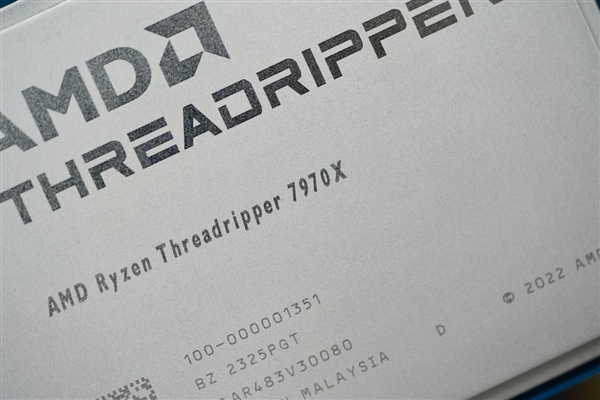 32核64线程！AMD锐龙7970X处理器图赏
