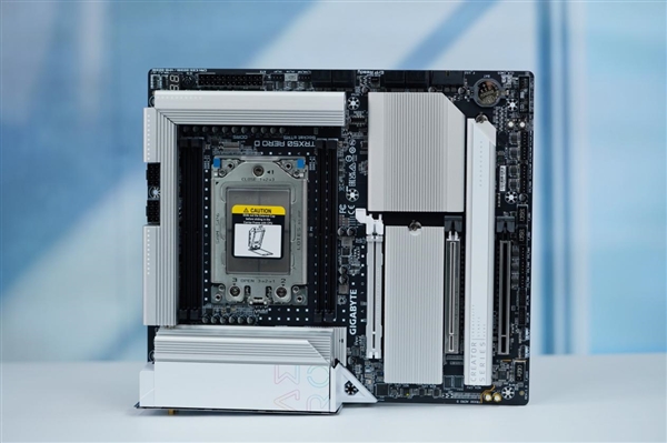 支持AMD锐龙线程撕裂者7000！技嘉TRX50 AERO D主板图赏