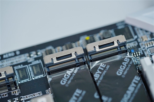 支持AMD锐龙线程撕裂者7000！技嘉TRX50 AERO D主板图赏