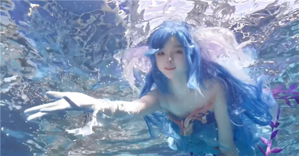 神还原：1米8萝莉博主COS《王者荣耀》美人鱼朵莉亚