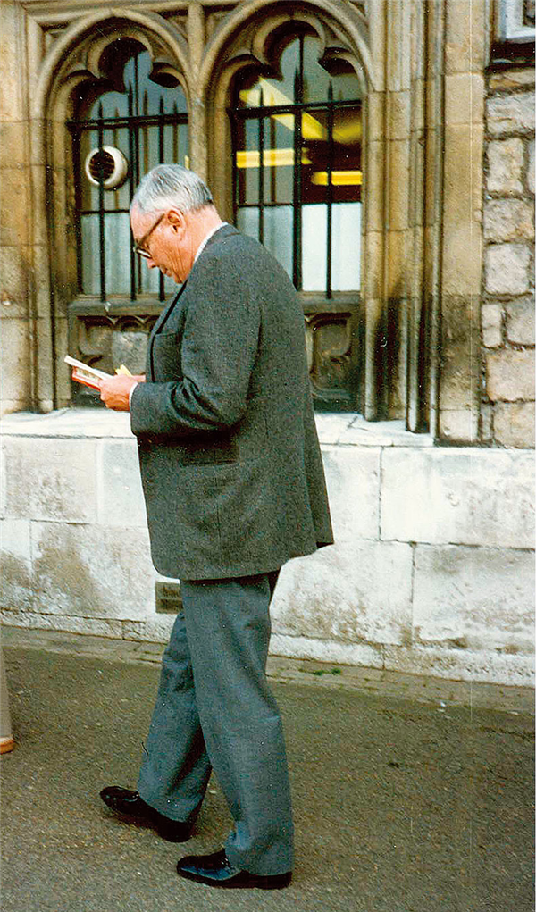 “股神”巴菲特背后的传奇男人走了：享年99岁