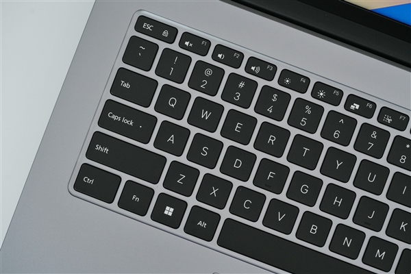 首款澎湃OS大屏轻薄本！Redmi Book 16图赏