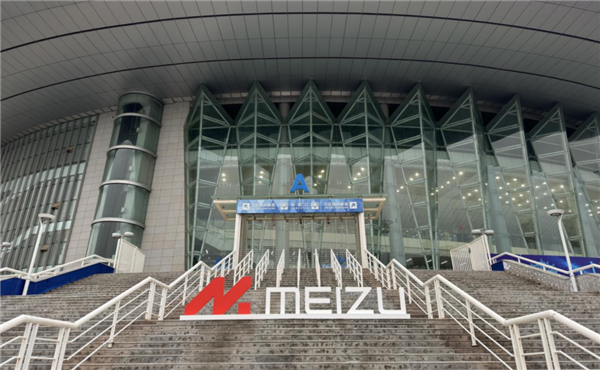 新手机、新眼镜、新车:魅族终于有国际大厂那味儿了