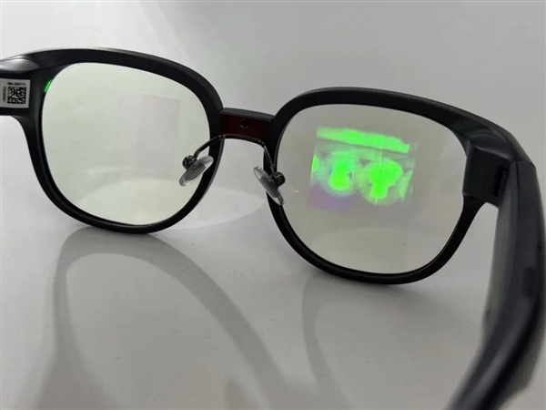 新手机、新眼镜、新车:魅族终于有国际大厂那味儿了