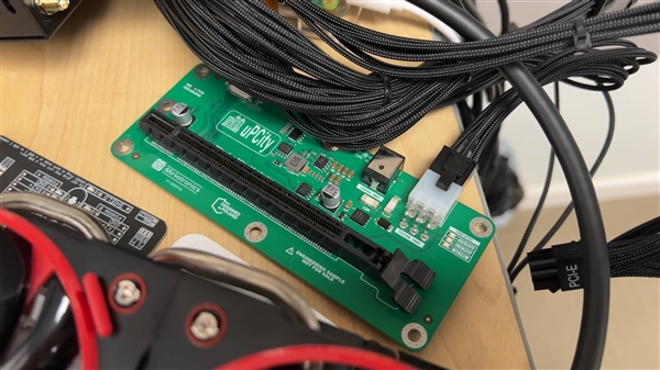 树莓派5第一次跑独立显卡！AMD RX 460能玩游戏