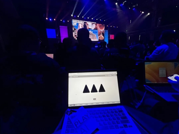 我的朋友开了家AI公司:6个月就把裤衩赔掉了