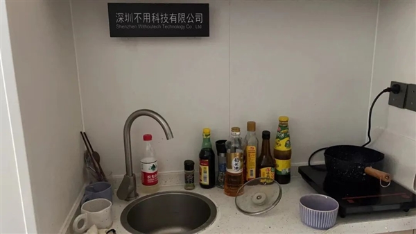 我的朋友开了家AI公司:6个月就把裤衩赔掉了