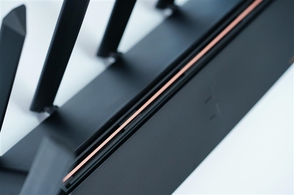 Wi-Fi 7路由只要899元！小米路由器7000图赏