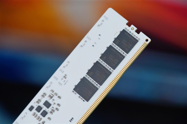 通体雪白！影驰20周年星曜D5-7200MHz 24G内存图赏