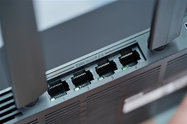 Wi-Fi 7路由只要899元！小米路由器7000图赏