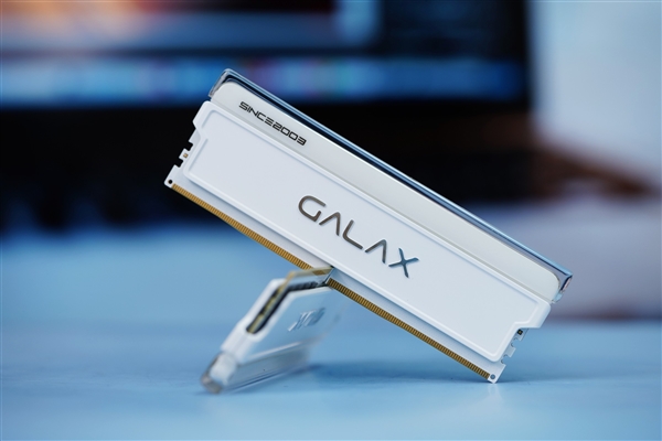 通体雪白！影驰20周年星曜D5-7200MHz 24G内存图赏