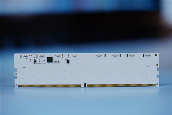 通体雪白！影驰20周年星曜D5-7200MHz 24G内存图赏