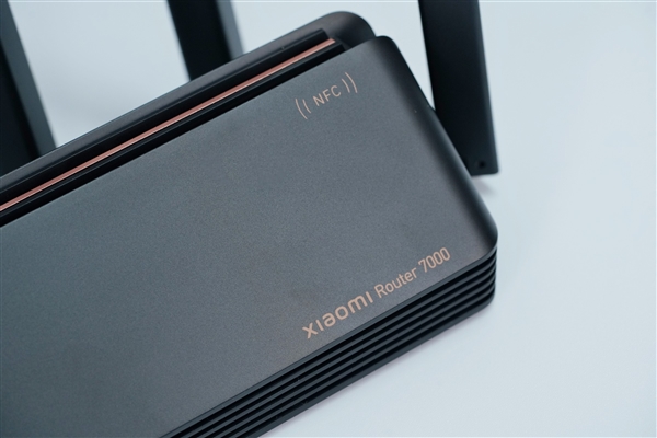 Wi-Fi 7路由只要899元！小米路由器7000图赏