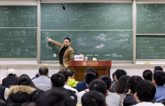 张朝阳谈年轻人互联网创业：把热爱变成专业就会有收获