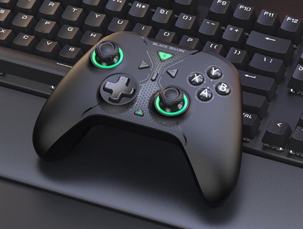 首发199元 黑鲨无线游戏手柄上架：内置陀螺仪 三模连接