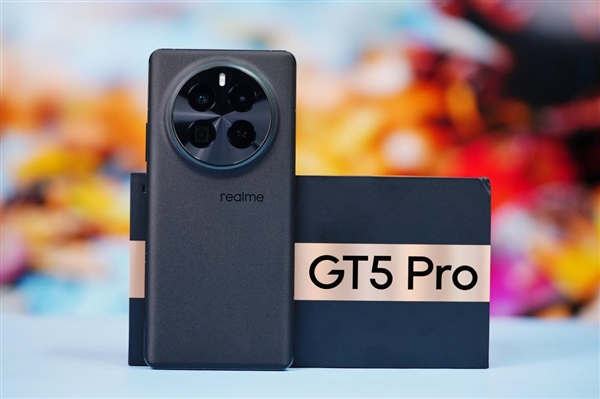 全球最强1.5K屏！真我GT5 Pro图赏