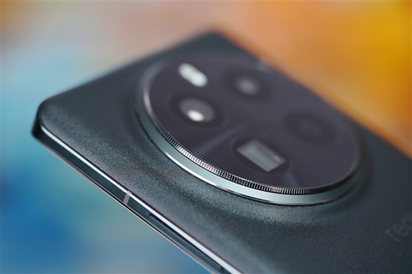 全球最强1.5K屏！真我GT5 Pro图赏