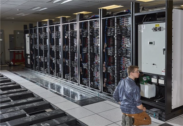 AMD MI300加速器深度揭秘：八路并行破亿亿次！全面超越NVIDIA