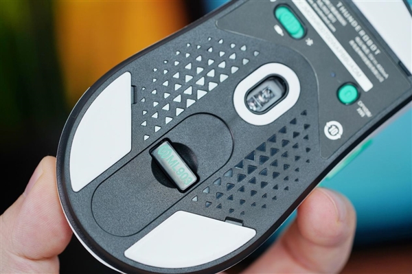 全球首款星闪电竞鼠标 雷神ML903图赏