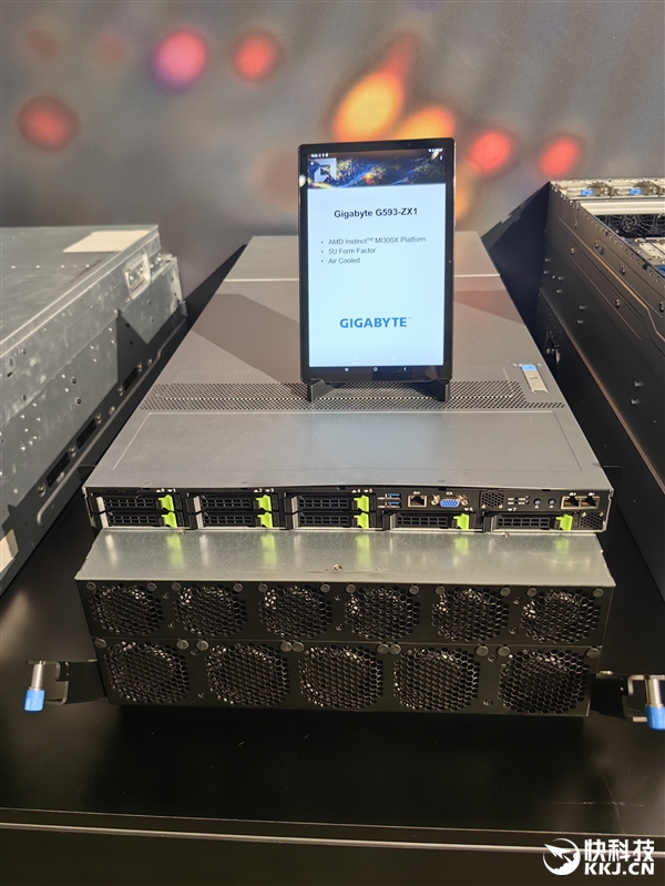 AMD MI300加速器官方、真机美图：八路并行 堪称艺术品