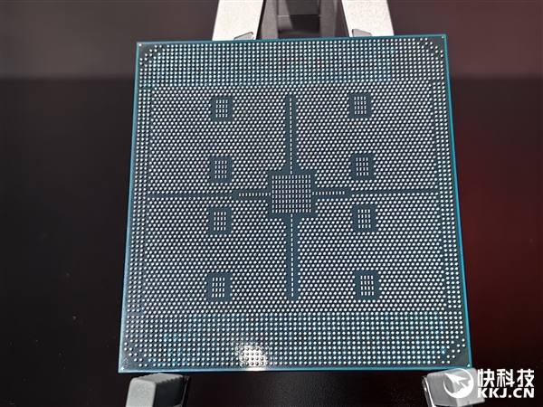 AMD MI300加速器官方、真机美图：八路并行 堪称艺术品