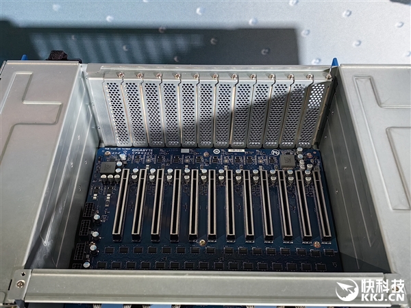 AMD MI300加速器官方、真机美图：八路并行 堪称艺术品