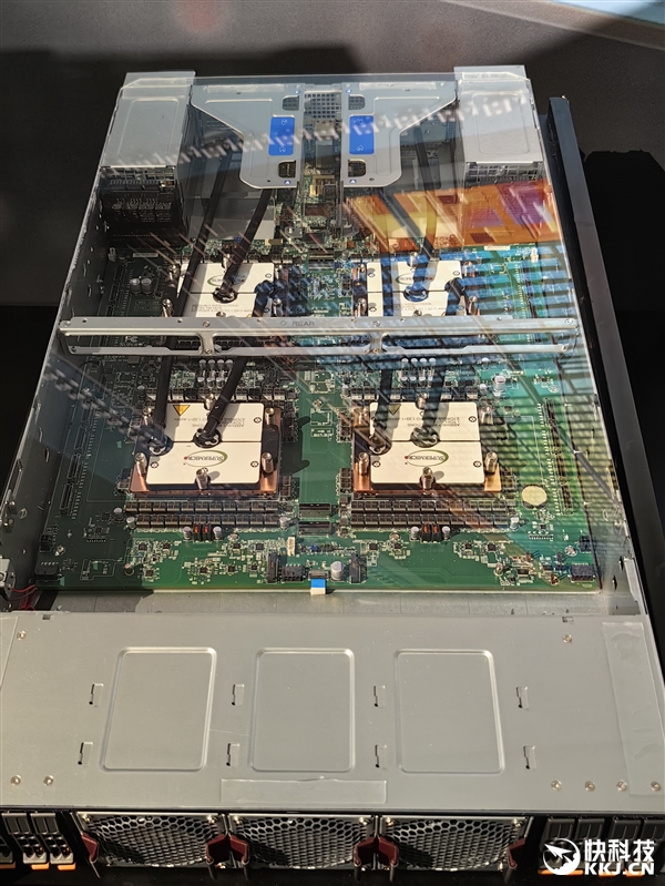 AMD MI300加速器官方、真机美图：八路并行 堪称艺术品