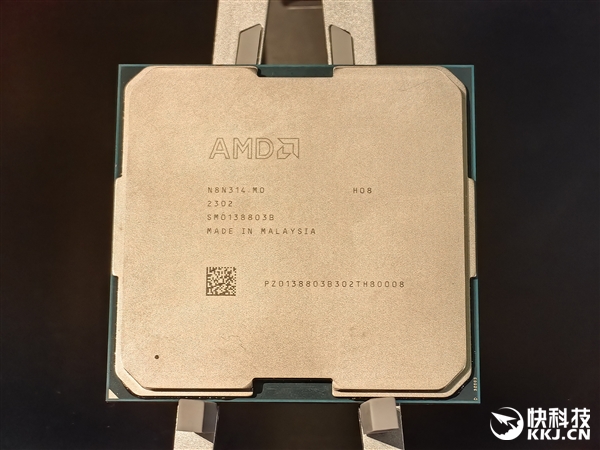 AMD MI300加速器官方、真机美图：八路并行 堪称艺术品