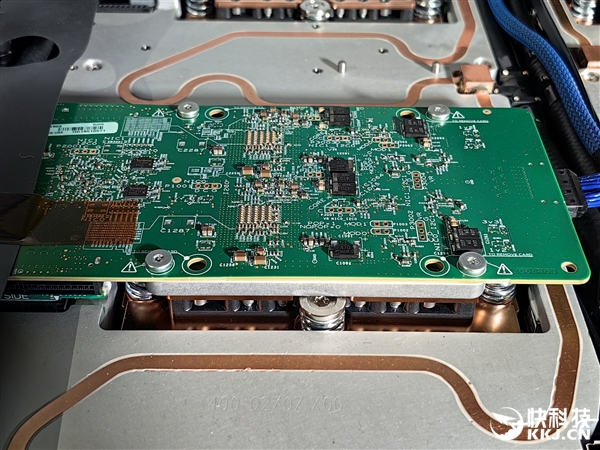 AMD MI300加速器官方、真机美图：八路并行 堪称艺术品