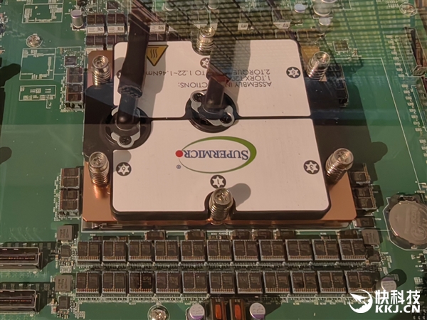 AMD MI300加速器官方、真机美图：八路并行 堪称艺术品