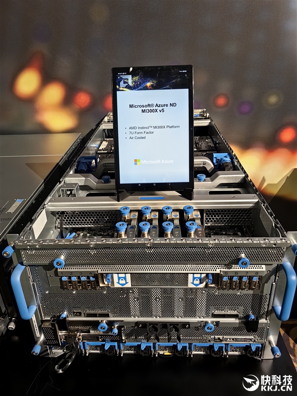 AMD MI300加速器官方、真机美图：八路并行 堪称艺术品