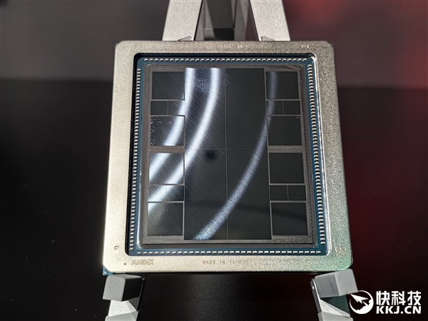 AMD MI300加速器官方、真机美图：八路并行 堪称艺术品