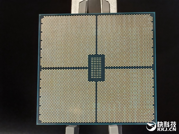 AMD MI300加速器官方、真机美图：八路并行 堪称艺术品