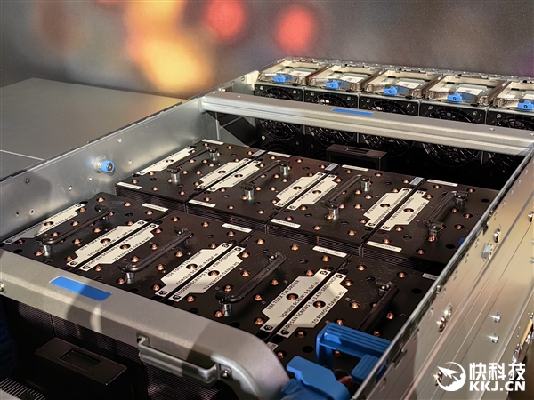 AMD MI300加速器官方、真机美图：八路并行 堪称艺术品