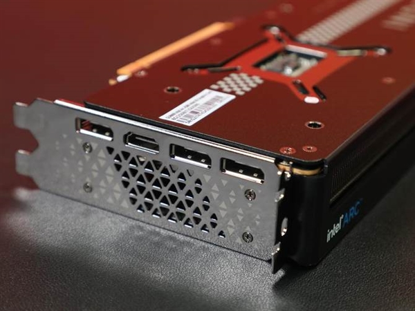 2000元内性能无敌！英特尔锐炫A580独立显卡上手