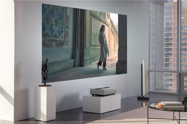 徕卡推出了一台6万+的激光电视 我替你们试了试