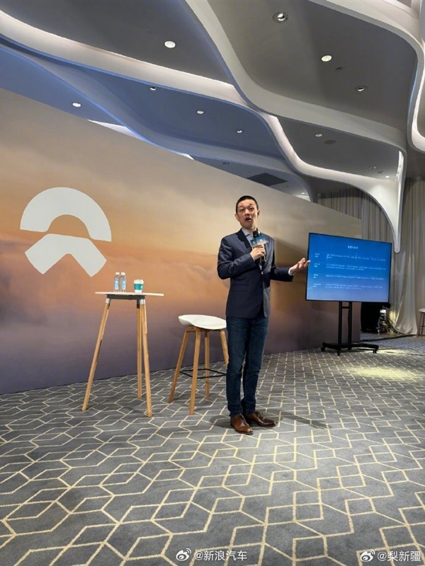 就能闻汽油味！李斌坦言后悔说为什么还有人买油车：我说错话