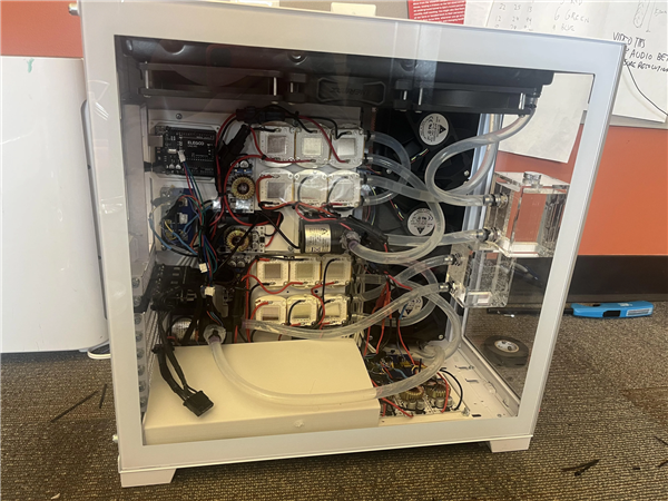 感受下1200瓦的RGB光污染！10万流明真能闪瞎眼