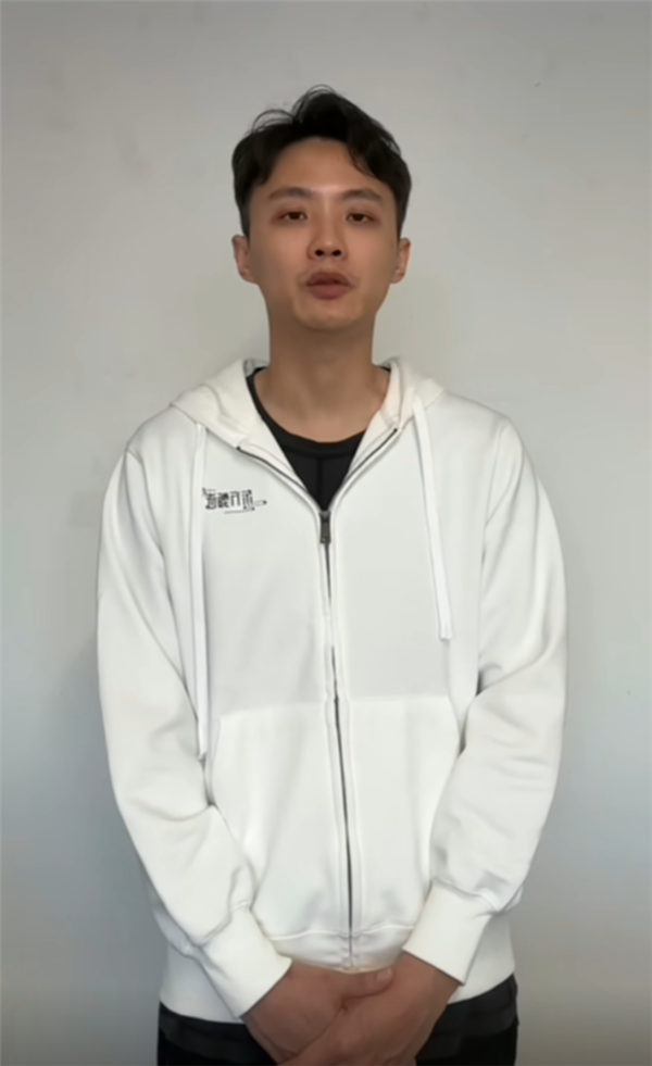 摔手机、嘲讽粉丝买不起蛋黄酥 东方甄选主播天权道歉