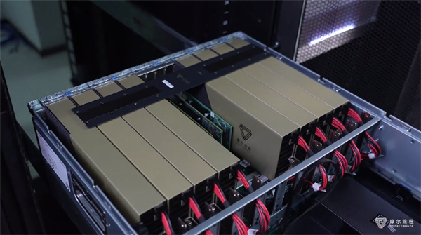 专为大模型打造！摩尔线程发布智算加速卡MTT S4000：支持48GB显存